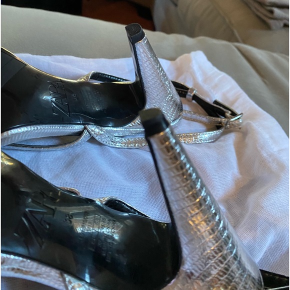 Zara Silver Metallic Strappy 4” Heels size 38 or 7 1/2 - Picture 4 of 5